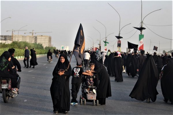 آیین پیاده‌روی اربعین حسینی در بلوار پیامبر اعظم(ص) قم