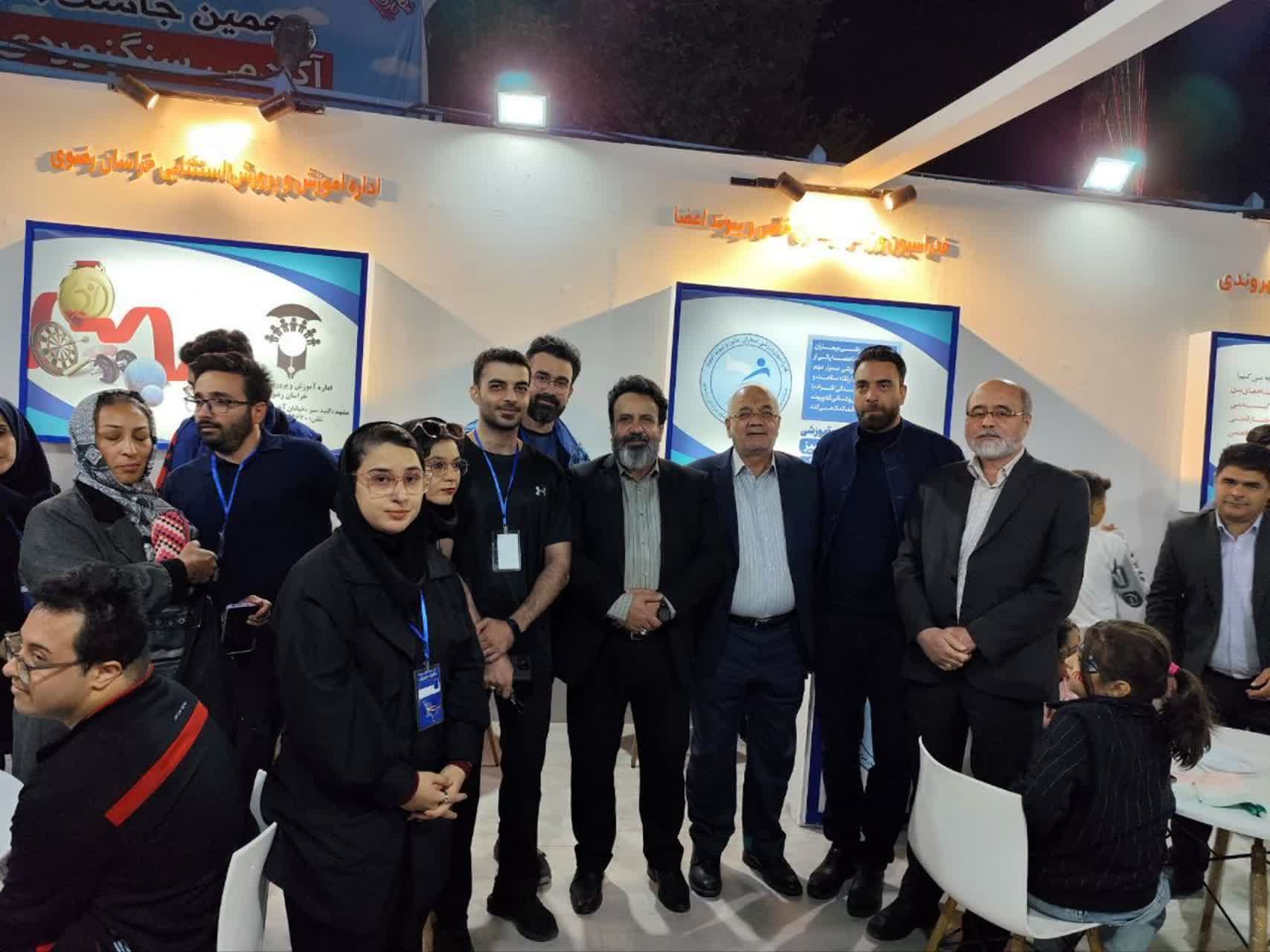 بازدید رئیس شورای شهر و معاون فرهنگی و اجتماعی شهرداری مشهد مقدس از غرفه منطقه ۱۰ در جشنواره خانواده ورزش 