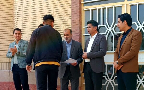 تجلیل از فرماندهان میدان ۱۴۰۲ دبیرستان نمونه آیت الله خامنه‌ای کاشمر 