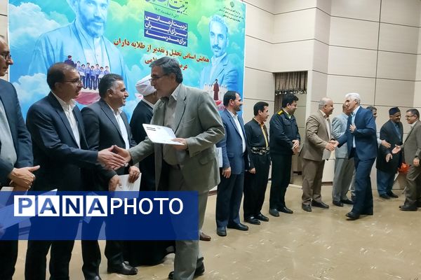 تجلیل از پیشگامان تربیت اسلامی در کردستان