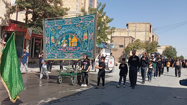 خیابان‌های بن، رنگ ماتم گرفت: تشییع نمادین پیکر امام هشتم