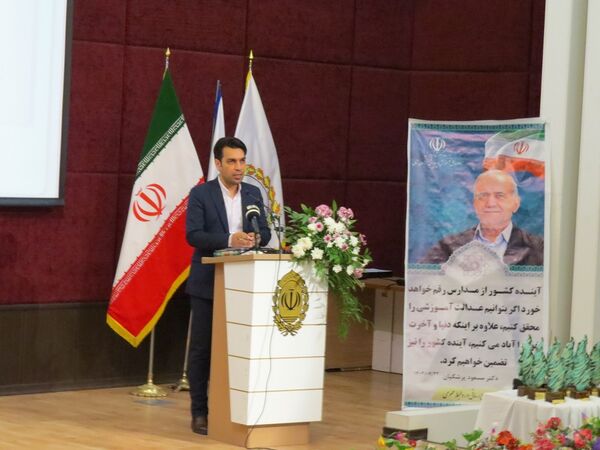 آیین تجلیل از معلمان نمونه استانی در بجنورد