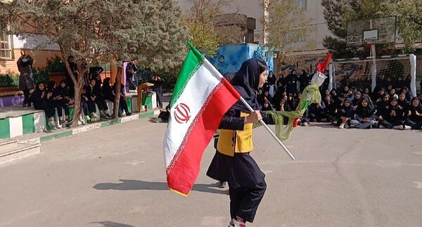رقابت و هیجان در المپیاد ورزشی دبیرستان دخترانه عطیه۲