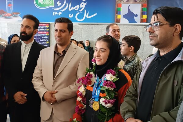 مراسم استقبال از دانش‌آموز مدال آور