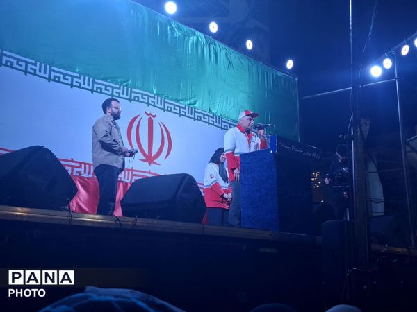 تجمعات هرشبی مردم در میدان انقلاب