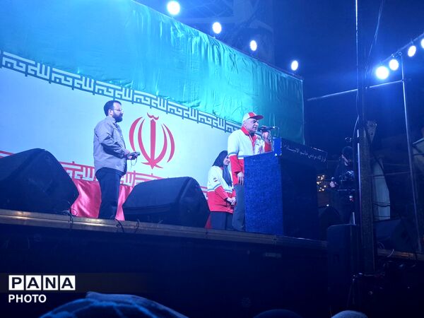 تجمعات هرشبی مردم در میدان انقلاب