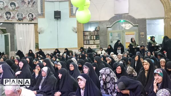 تجلیل از فرزند و برادر شهید شوشتری در مراسم شنبه‌های ام‌البنین(س) مسجد المنتظر قاسم‌آباد