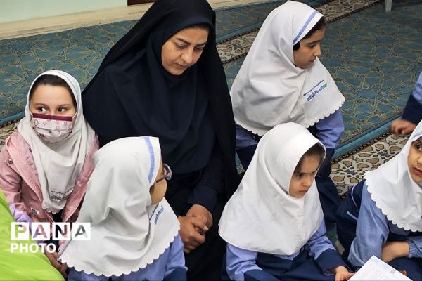 محفل نورانی انس با قرآن کریم در دبستان حکمت نبوی ناحیه دو شهرری 