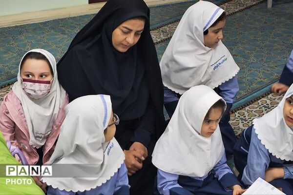 محفل نورانی انس با قرآن کریم در دبستان حکمت نبوی ناحیه دو شهرری 