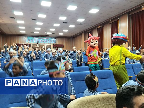 برگزاری جشن الفبای پسران دبستان شهدای غزه در کانون ملائک شهرستان قرچک با حضور گروه نمایشی روناک