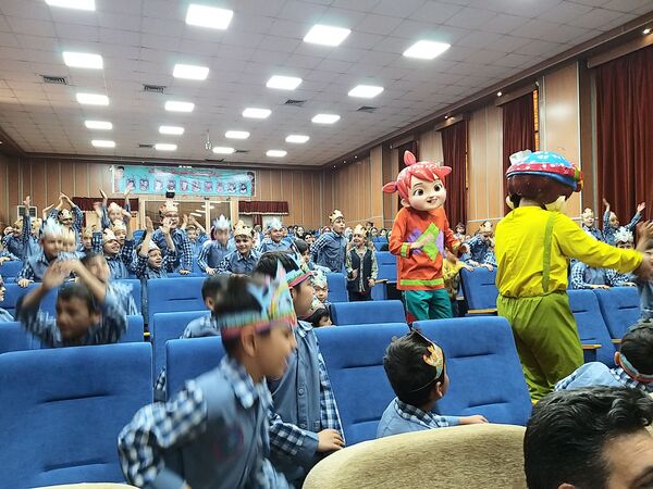 برگزاری جشن الفبای پسران دبستان شهدای غزه در کانون ملائک شهرستان قرچک با حضور گروه نمایشی روناک