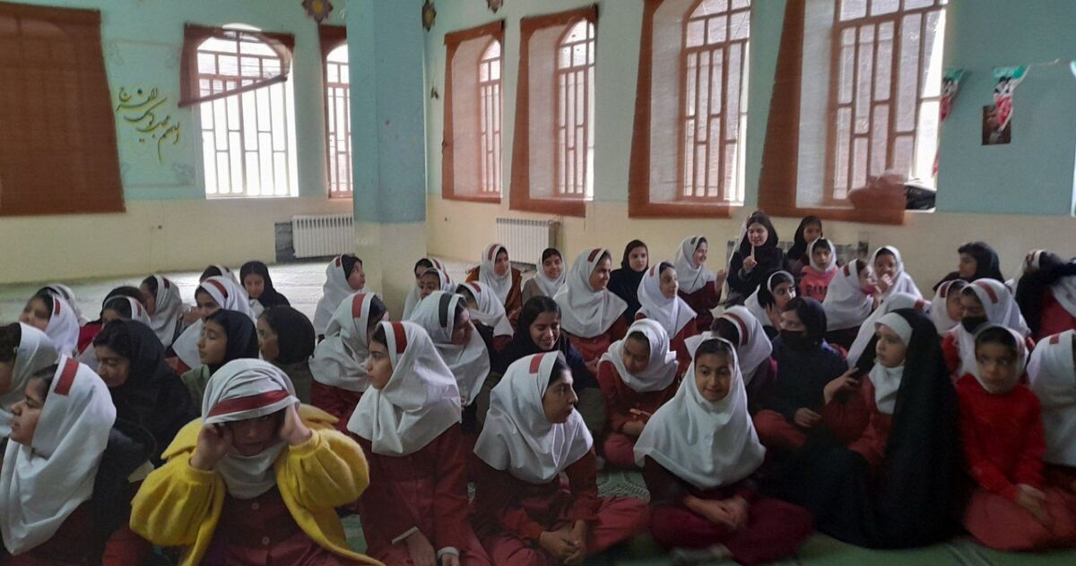 پیام سفیر پویش ملی «در نجف» در مدرسه ۲۲ بهمن ۲ کوهدشت