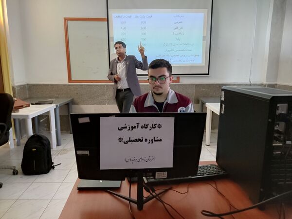 مشاوره کنکور برای دوازدهمی‌های زهرای مرضیه (س) با حضور مشاور کشوری