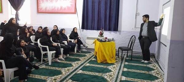 برگزاری جلسه مشاورهای در دبیرستان دخترانه فاطمیه 