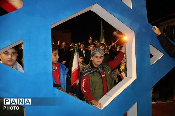 آتشِ غیرت در خاکِ قرچک؛ شعله‌هایِ رهایی، نمادهایِ اسارت را سوزاند
