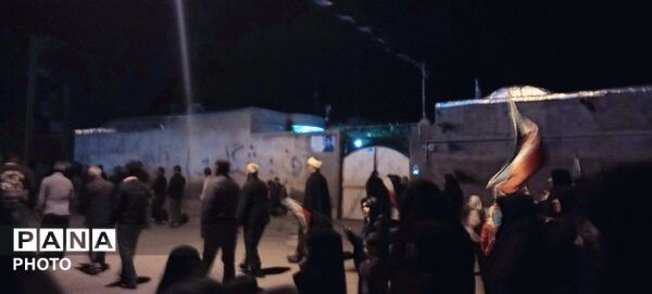 اجتماع شبانه مردم و مراسم زنجیر زنی هیئت حسینی مهدی آباد خلیل آباد 