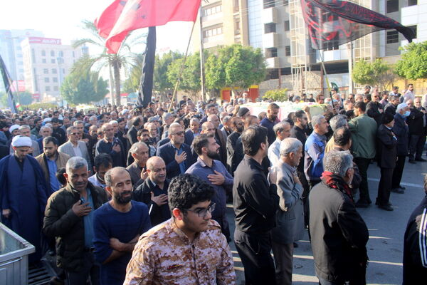 مراسم تشییع پیکر پنج شهید گمنام در بوشهر