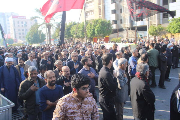 مراسم تشییع پیکر پنج شهید گمنام در بوشهر
