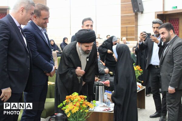 مراسم بزرگداشت مقام معلم در پردیس
