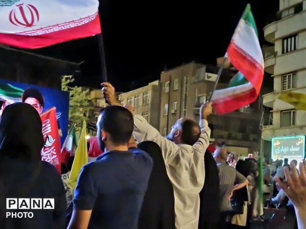 میدان انقلاب؛ جغرافیای همدلی در سایه سار نام میهن