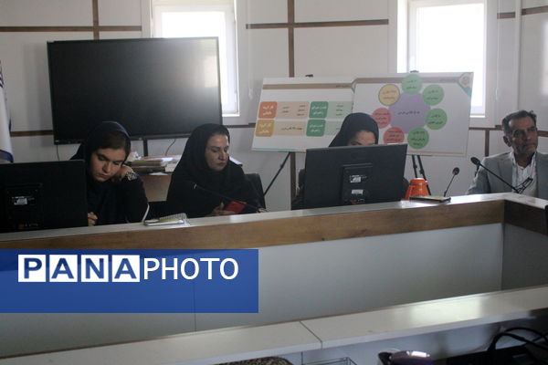 نشست خبری مدیرکل نوسازی مدارس استان بوشهر 