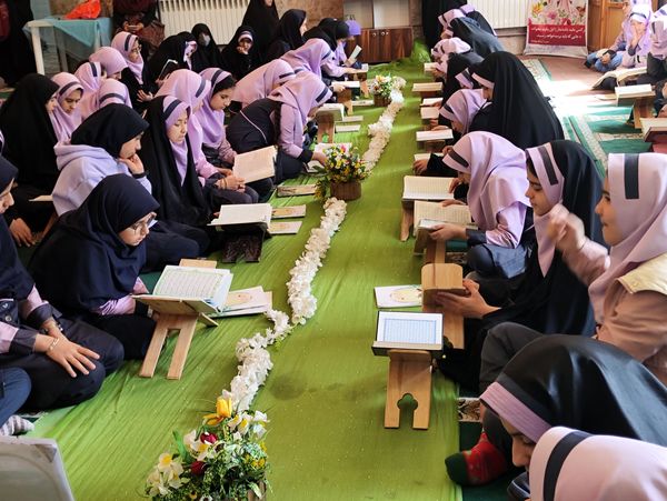 مراسم روز بزرگداشت شهدا در دبستان دخترانه شاهد تحقیقی ناحیه ۶