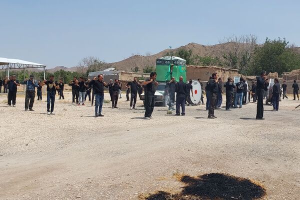 مراسم عزاداری و زنجیر‌زنی روز عاشورا در بوانات
