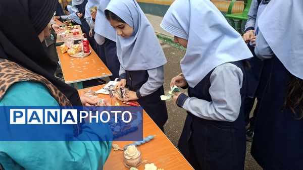  بازارچه کسب و کار دانش‌آموزی در دبستان دخترانه فرهنگیان ۲ 