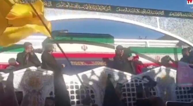حضور پرشور فرهنگیان و دانش آموزان شهرستان زابل در تشییع رهبر شهید انقلاب در مشهد