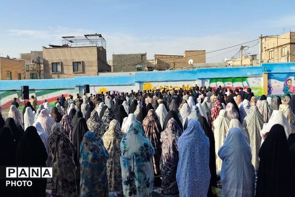شکوه وحدت در قرچک؛ اقامه باشکوه نماز عید سعید فطر در صفوفی الهی
