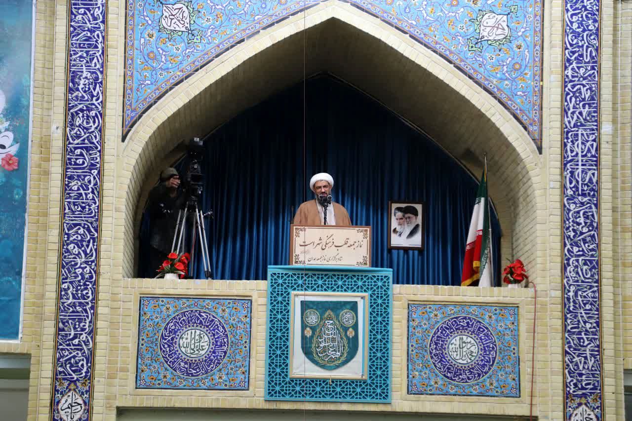 دعوت به تقوا و تأکید بر شعار امسال در خطبه‌های عید فطر 