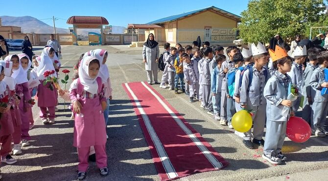 جشن شکوفه‌ها در سلسله؛ آغاز سال تحصیلی با حضور پرشور دانش‌آموزان