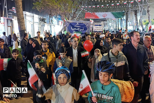  حضور فرهنگیان و دانش‌آموزان به‌مناسبت 12 فروردین ماه روز جمهوری اسلامی ایران 