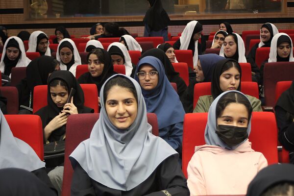 دومین روز از آیین تجلیل از برگزیدگان چهل و دومین دوره مسابقات فرهنگی و هنری دانش‌آموزان شهر تهران