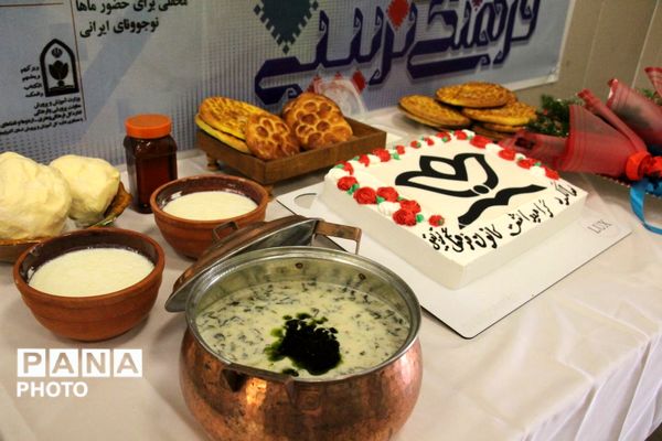 سیری در نمایشگاه دستاوردهای کانون‌های فرهنگی‌ تربیتی در آذربایجان شرقی