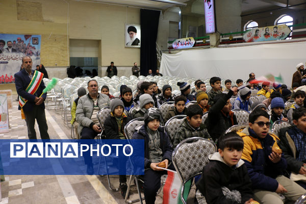 رونمایی کتاب «از مدرسه تا سنگر» در قم