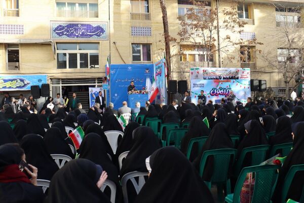 در دل این زمستان سخت و از پس سال‌ها، همچنان عطر آزادی به مشام می‌رسد