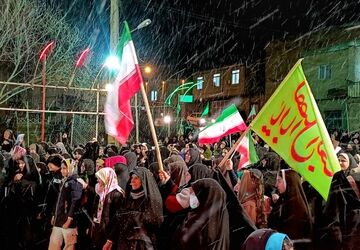 برف و کولاک هم به احترام این شکوه ایستاد