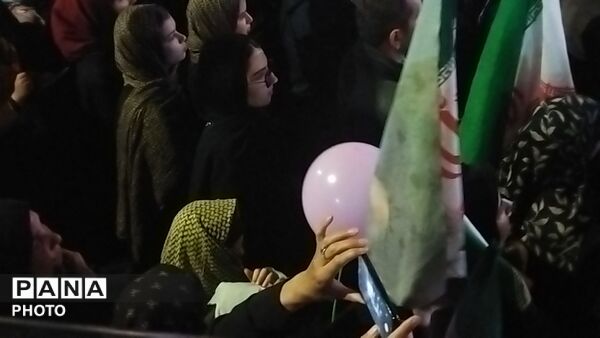 دختران نیشابوری در صف اول تجمعات-۲