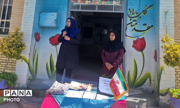 تجلیل از دانش آموزان برگزیده دبستان ناهید نخودی