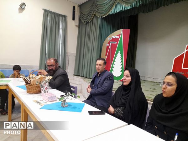 نشست انجمن شاعران نوجوان در مرکز شماره سه شهرکرد