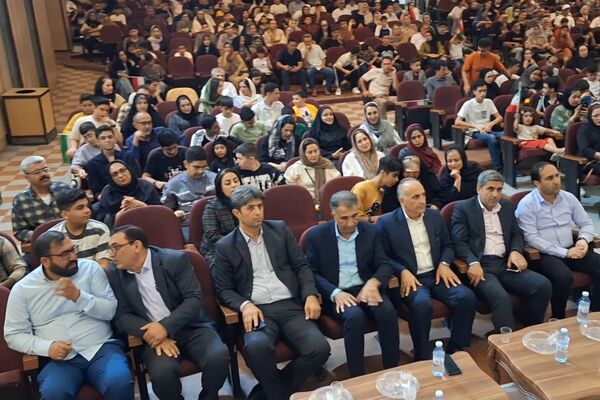 مراسم تجلیل از دانش‌آموزان برتر دبیرستان هیأت امنایی رازی ناحیه ۴شیراز