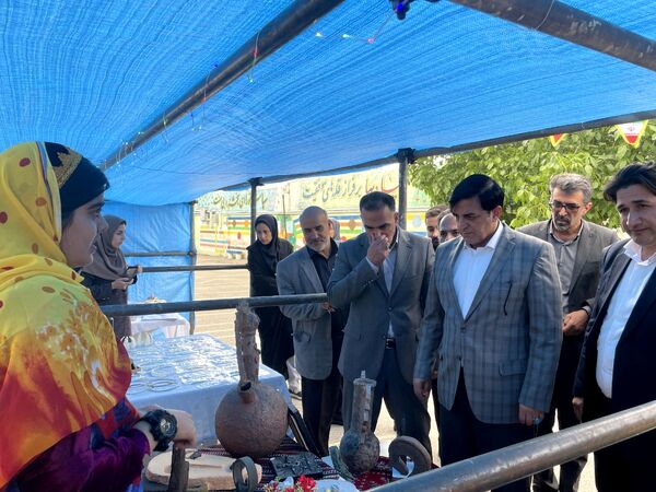برگزاری بازارچه کسب‌ و کار دانش‌آموزی جشنواره نوجوان خوارزمی در الیگودرز