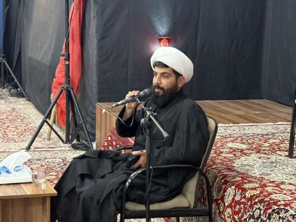 جوانان کاشمری پرچم عزای حسینی را برافراشتند