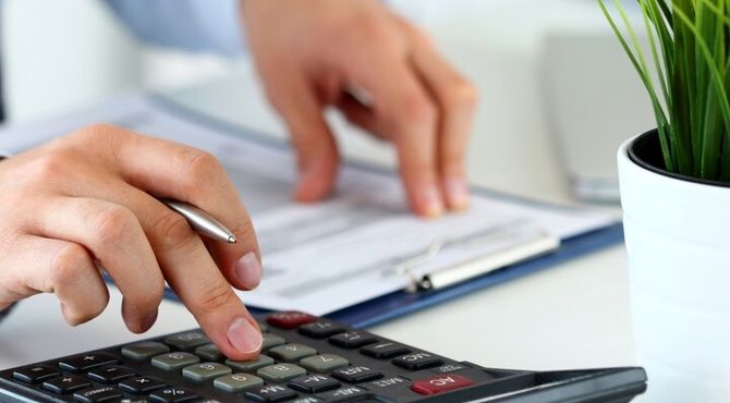 پرداخت پاداش و اضافه‌کار به کارمندان دولت مبتنی بر عملکرد می‌شود