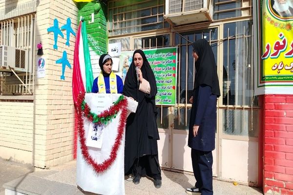 گلبانگ زنگ چهل و هفتمین پیروزی انقلاب اسلامی در مدرسه شهید مجید دهنوی 