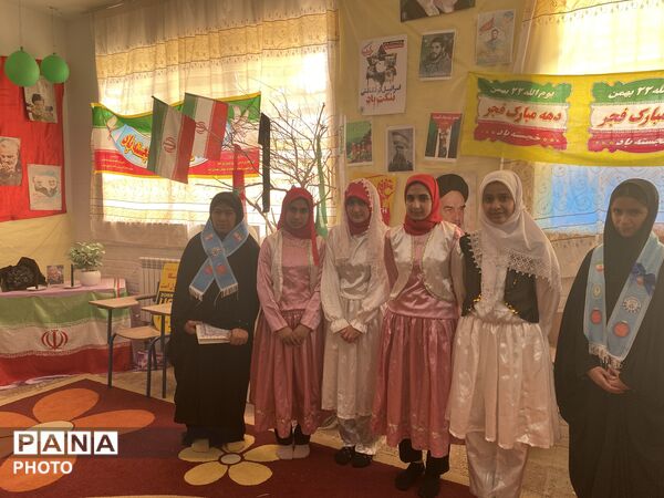 گشایش نمایشگاه مدرسه انقلاب در هنرستان عالمه باخرز