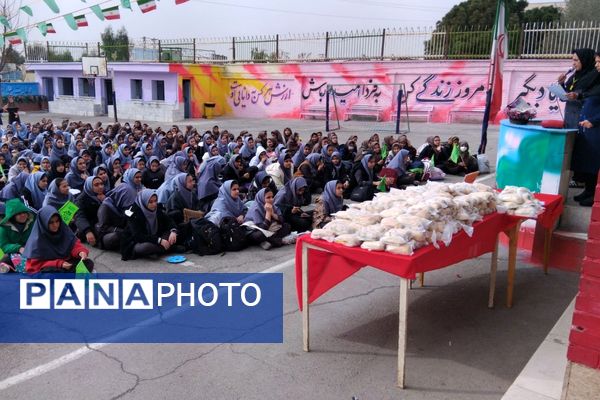 طنین شادی دانش آموزان در برپایی جشن به مناسبت سالروز ولادت امام زمان (عج)