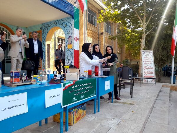 برگزاری کارگاه‌های علمی پژوهش‌سرای خوارزمی در دبیرستان امام جعفر صادق(ع) ناحیه سه کرج 