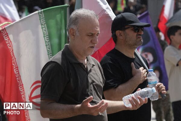 وداع با پیکر مطهر امام شهید در مصلای تهران